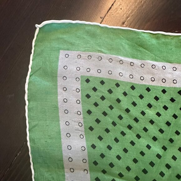 πͺΆπ Vintage Green Silk Scarf | 16" Square | Retro Polka & Diamond Print πΏβ¨ - Picture 2 of 4